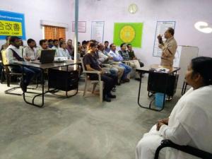 modern woolens men staff sadasyon ko vyasan mukti par samjhate dr shrotriya ji
