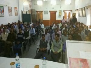sangam spinner s men staff sadasya dhyan purvak sunte hue